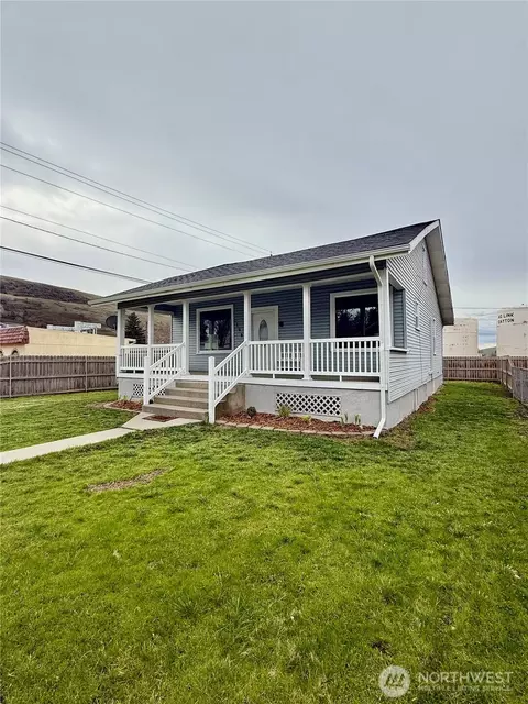 109 N Cherry St, Dayton, WA 99328