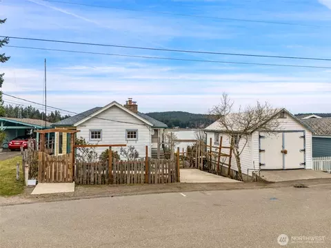 1682 NE Grandview Blvd, Keyport, WA 98345