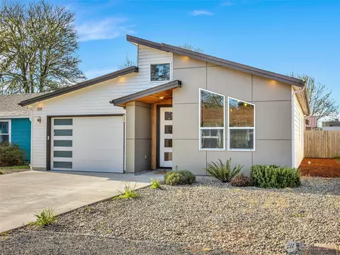 201 24th St NE, Long Beach, WA 98631