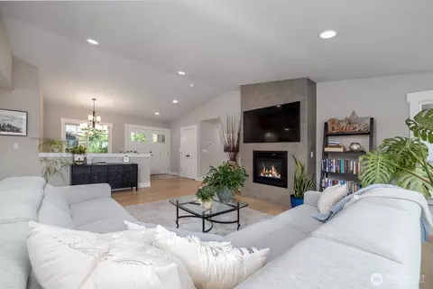 Living - 17407 3rd Ave SE, Bothell, WA 98012 photo 2 of 4