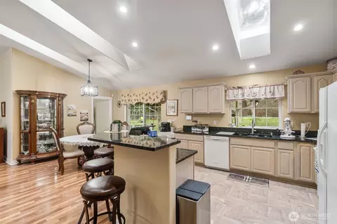 Kitchen - 181 John Rd, Chehalis, WA 98532 photo 2 of 3