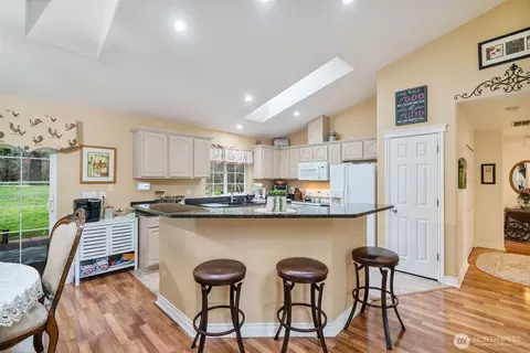 Kitchen - 181 John Rd, Chehalis, WA 98532 photo 3 of 3
