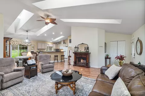 Living - 181 John Rd, Chehalis, WA 98532 photo 2 of 3