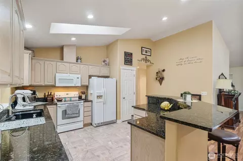 Kitchen - 181 John Rd, Chehalis, WA 98532 photo 1 of 3