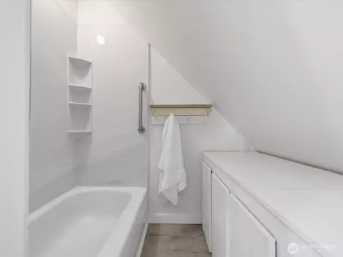 Bath - 1901 Hoyt Ave, Everett, WA 98201 photo 2 of 3