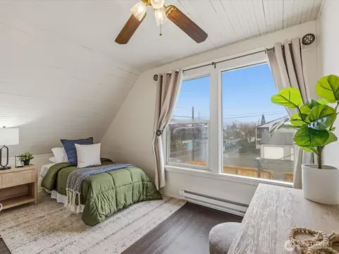 Bedroom - 1901 Hoyt Ave, Everett, WA 98201 photo 2 of 4