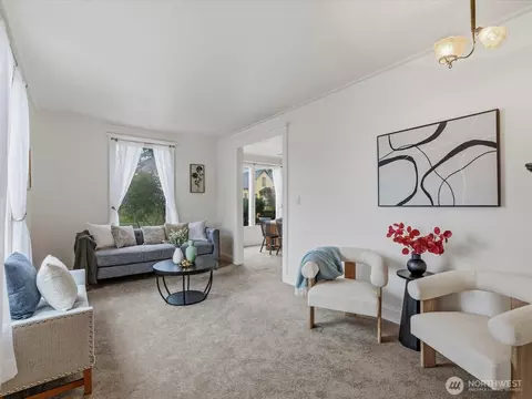 Living - 1901 Hoyt Ave, Everett, WA 98201 photo 1 of 1