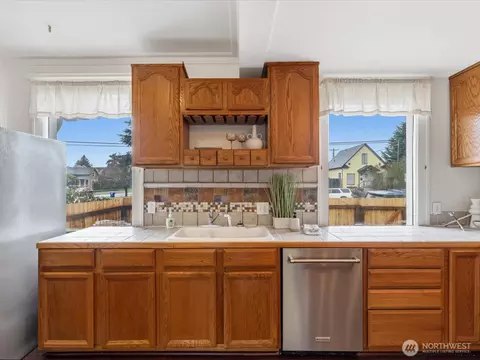 Kitchen - 1901 Hoyt Ave, Everett, WA 98201 photo 2 of 3