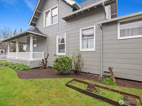 Exterior - 1901 Hoyt Ave, Everett, WA 98201 photo 5 of 9