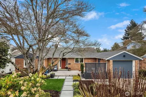 5218 Ivanhoe Pl NE, Seattle, WA 98105