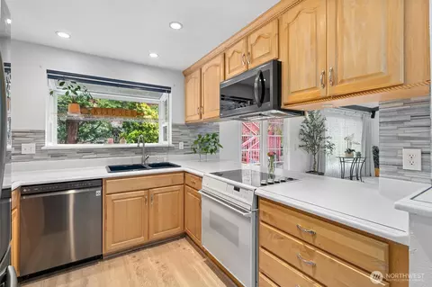 Kitchen - 7503 7th Dr W, Everett, WA 98203 photo 2 of 3