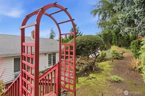 Exterior - 7503 7th Dr W, Everett, WA 98203 photo 6 of 8