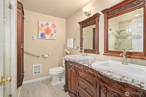 Bath - 7503 7th Dr W, Everett, WA 98203 photo 1 of 3
