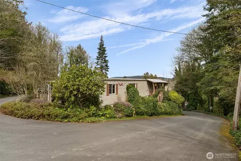 4449 Beach Dr E #22, Port Orchard, WA 98366