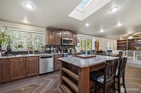 371 Sunset Dr, Oak Harbor, WA 98277