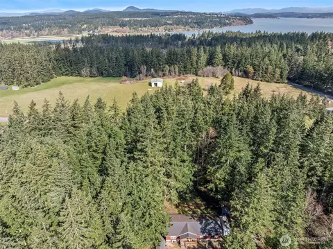 371 Sunset Dr, Oak Harbor, WA 98277