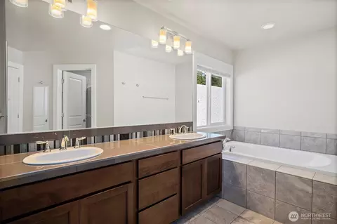 Bath - 4351 333rd Ave NE, Carnation, WA 98014 photo 2 of 4