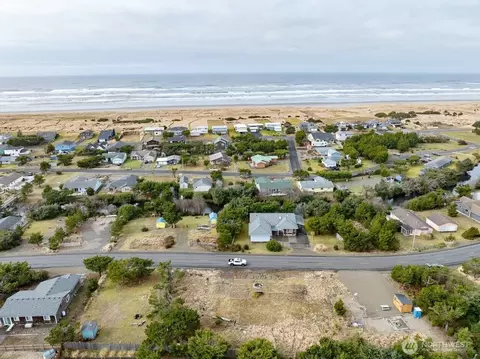 31202 I St E, Ocean Park, WA 98640