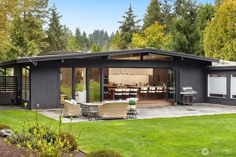 17061 10th Ave NW, Shoreline, WA 98177