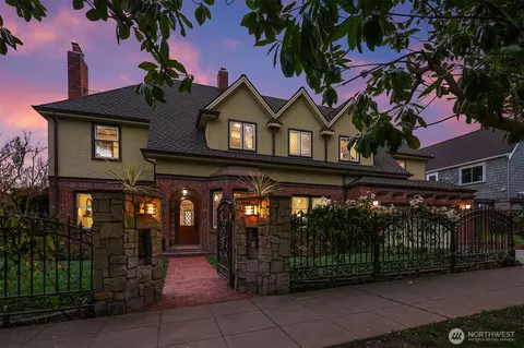 2409 29th Ave W, Seattle, WA 98199