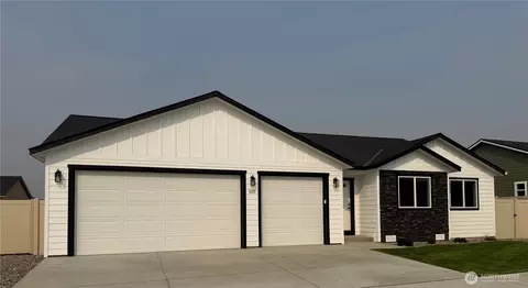 325 Emma Dr, Wenatchee, WA 98801