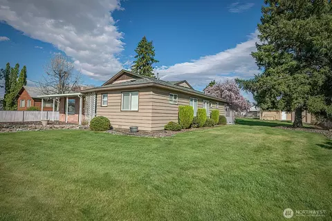 318 NE Lambert Ave, College Place, WA 99324