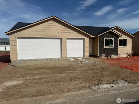 133 Salmon Dr, Wenatchee, WA 98801