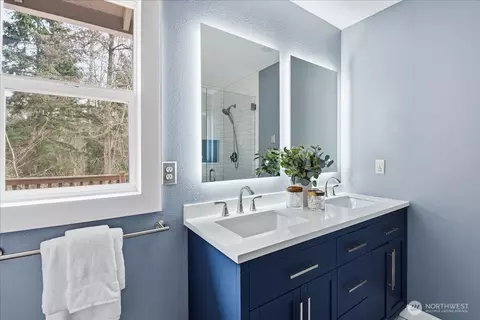 Bath - 24223 13th Pl W, Bothell, WA 98021 photo 1 of 4