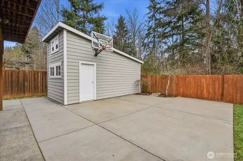 Exterior - 24223 13th Pl W, Bothell, WA 98021 photo 5 of 6