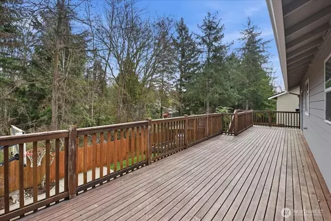 Exterior - 24223 13th Pl W, Bothell, WA 98021 photo 4 of 6
