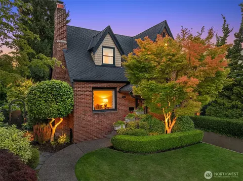 4737 46th Ave NE, Seattle, WA 98105