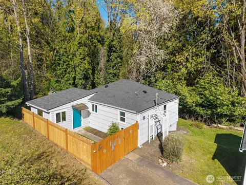 2022 NE Jensen Ave, Bremerton, WA 98310