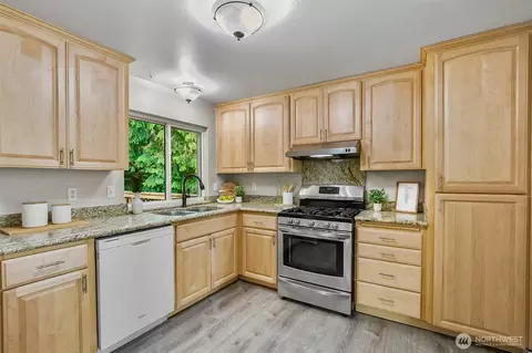 Kitchen - 20530 11th Dr SE, Bothell, WA 98012 photo 1 of 1
