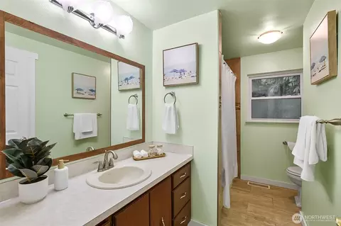 Bath - 20530 11th Dr SE, Bothell, WA 98012 photo 2 of 3