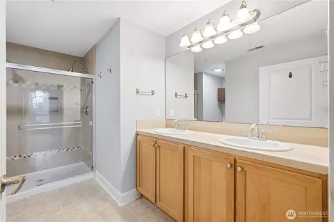Bath - 19102 20th Dr SE #B102, Bothell, WA 98012 photo 1 of 4