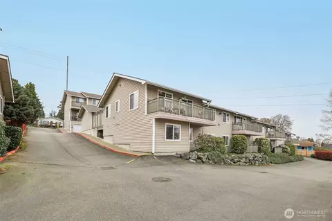 Exterior - 901 E Marine View Dr #201, Everett, WA 98201 photo 8 of 9