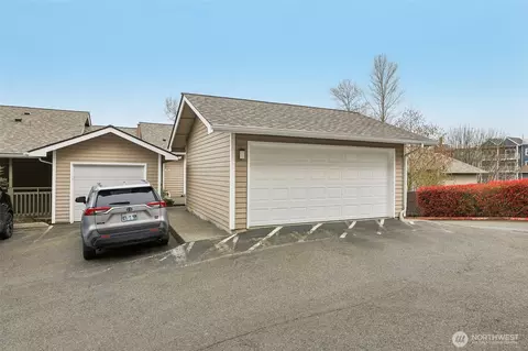 Exterior - 901 E Marine View Dr #201, Everett, WA 98201 photo 6 of 9
