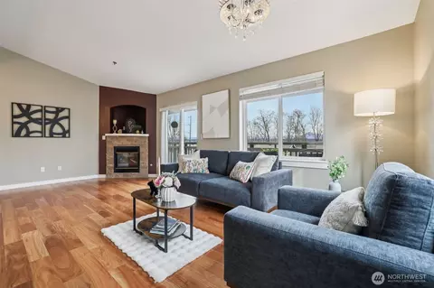 Living - 901 E Marine View Dr #201, Everett, WA 98201 photo 4 of 4