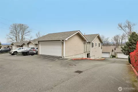 Exterior - 901 E Marine View Dr #201, Everett, WA 98201 photo 7 of 9