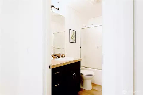 Bath - 12008 NE 162nd Pl, Bothell, WA 98011 photo 6 of 6