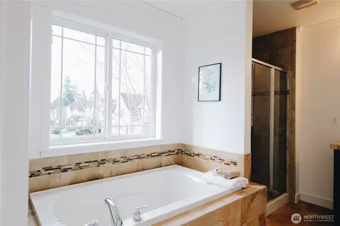 Bath - 12008 NE 162nd Pl, Bothell, WA 98011 photo 3 of 6