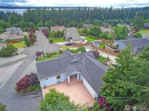 14 Zermatt Ct, Camano Island, WA 98282