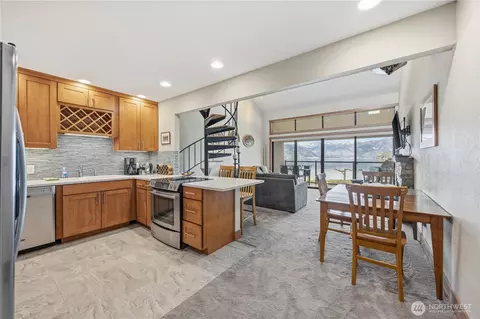 100 Lake Chelan Shores Dr #3-8, Chelan, WA 98816
