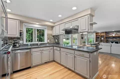 Kitchen - 12504 40th Ave SE, Everett, WA 98208 photo 2 of 3