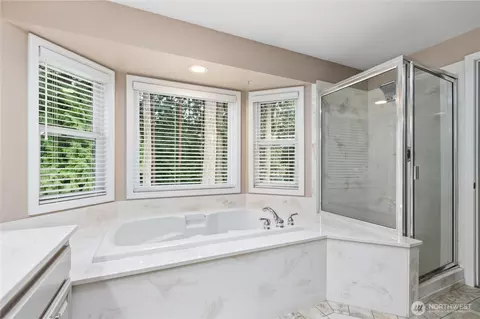 Bath - 12504 40th Ave SE, Everett, WA 98208 photo 3 of 4