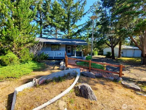1000 Mtolympus Ave SE, Ocean Shores, WA 98569