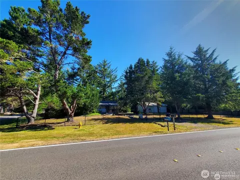 1000 Mtolympus Ave SE, Ocean Shores, WA 98569