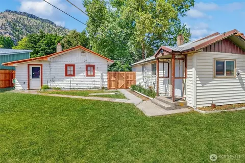 320 S Central St, Brewster, WA 98812
