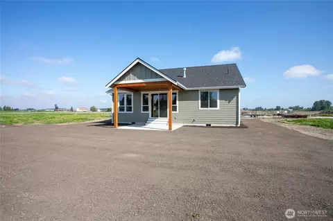 Exterior - 405 W 4th St, Everson, WA 98247 photo 5 of 7