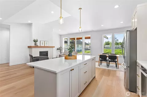Kitchen - 405 W 4th St, Everson, WA 98247 photo 2 of 5